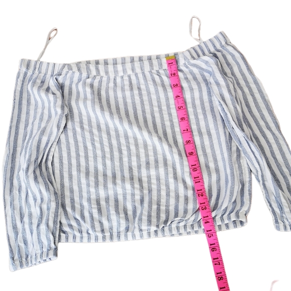 Off shoulder crop-top - Picture 8 of 10